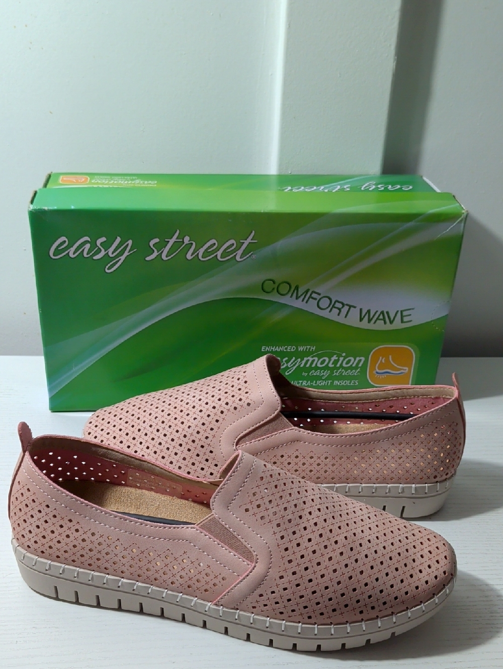 Easy Street NIB 8WW Blush Slip On